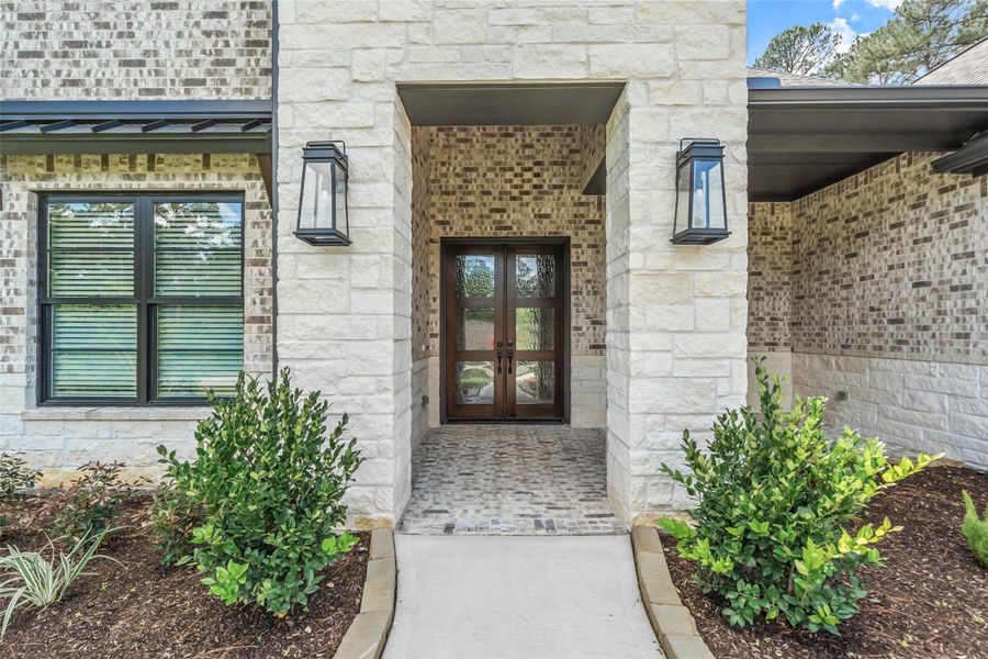 Exterior details and patio area of a home in , Plantersville (Image 3).