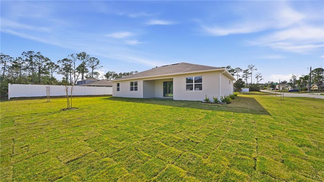 Exterior details and patio area of a home in , Palm Coast (Image 4).