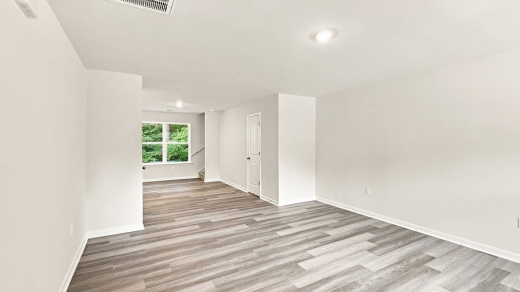 Spacious, unfurnished interior of a new home in Hawk Ridge, Anderson (Image 15).