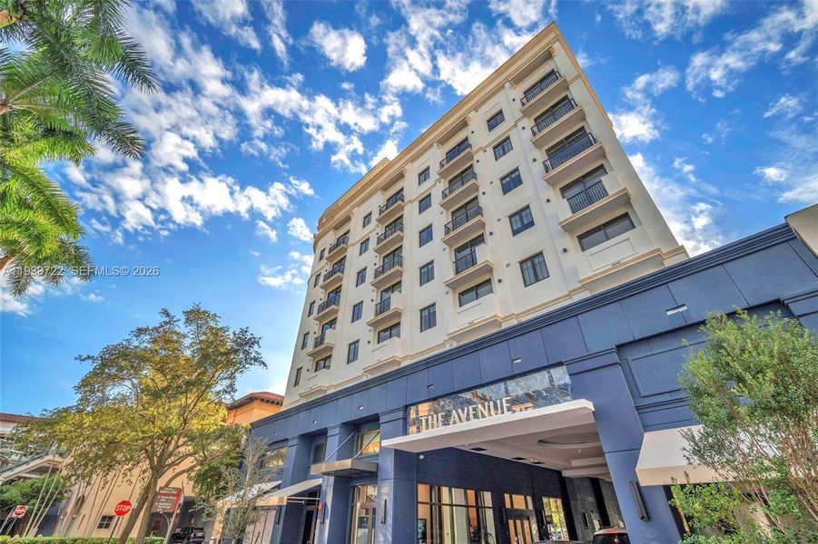 Condo located in Coral Gables, FL showcasing its design and architecture (Image 3).