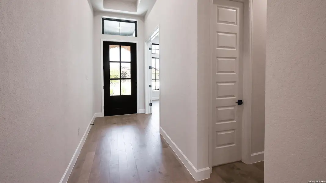 Spacious, unfurnished interior of a new home in Veramendi, New Braunfels (Image 20).