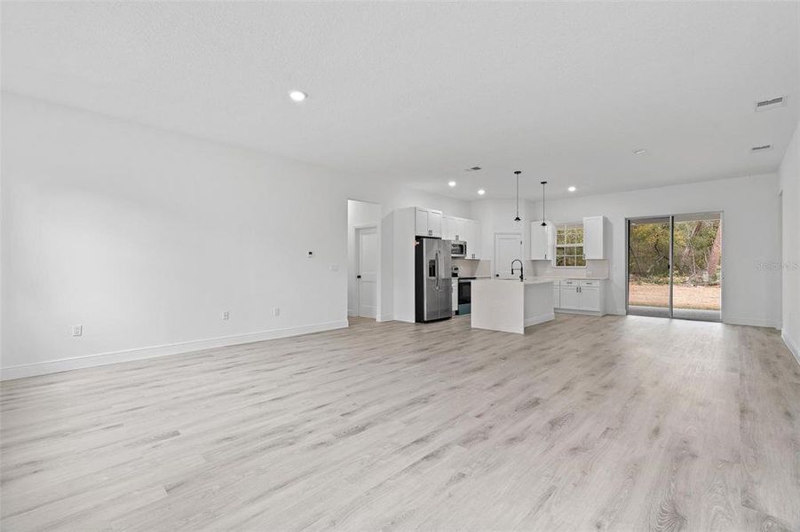 Spacious, unfurnished interior of a new home in , Ocala (Image 26).