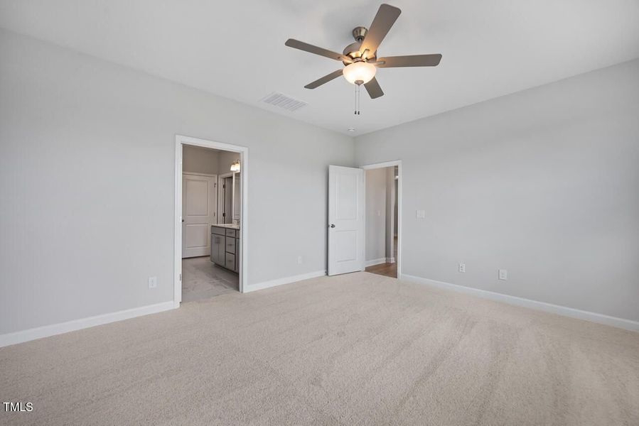 Spacious, unfurnished interior of a new home in Tobacco Road, Angier (Image 19).