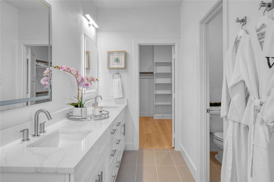 Furnished interior view inside a new home in , Farmers Branch (Image 8).