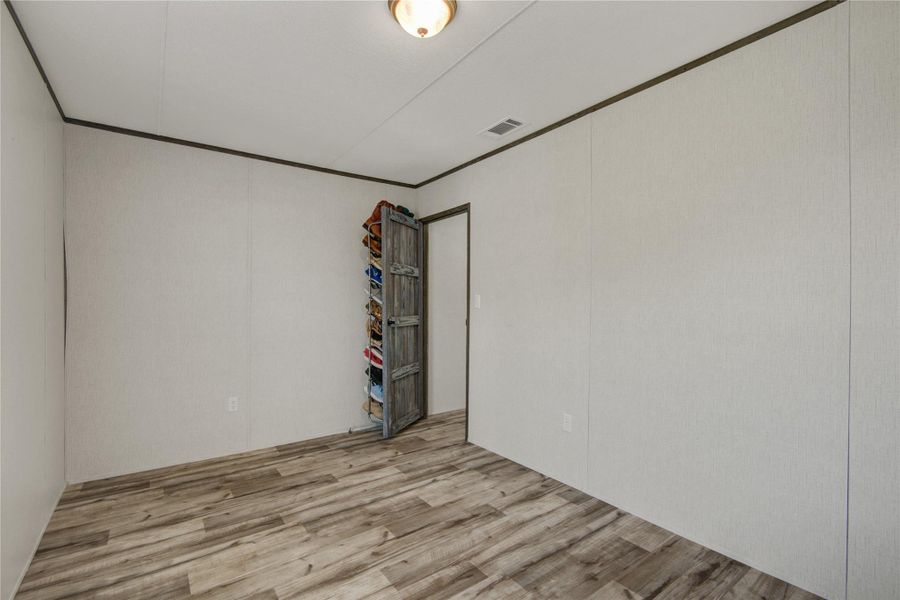 Spacious, unfurnished interior of a new home in , Brazoria (Image 20).