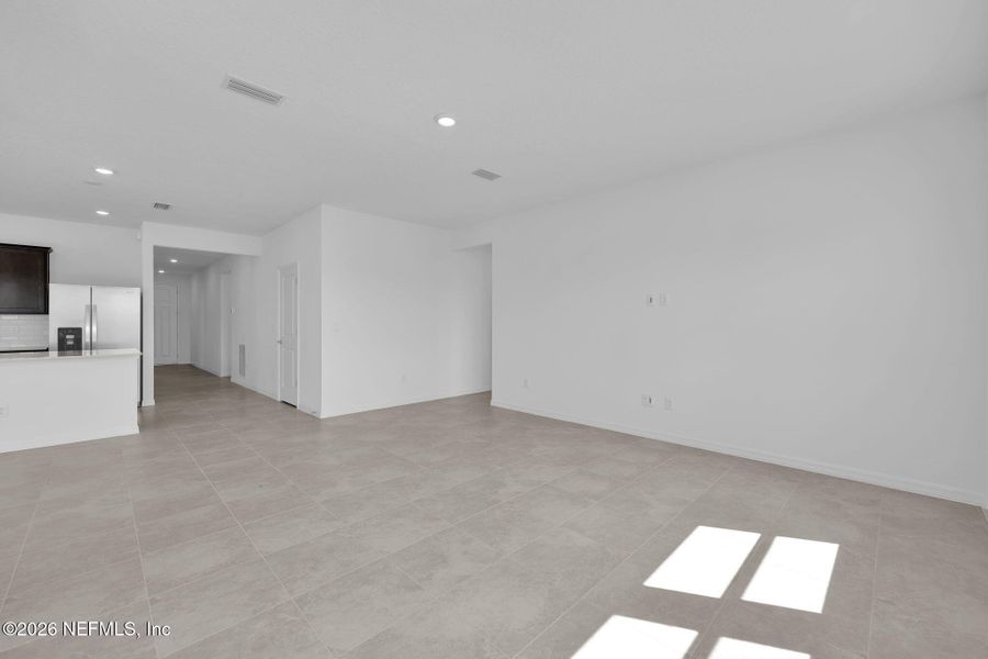 Spacious, unfurnished interior of a new home in Hyland Trail, Green Cove Springs (Image 19).
