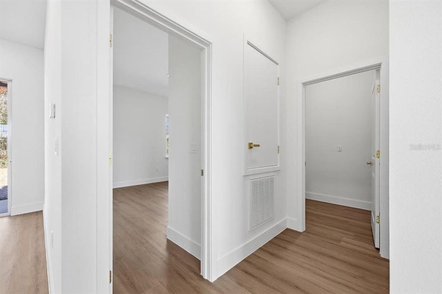 Spacious, unfurnished interior of a new home in , Ocala (Image 25).