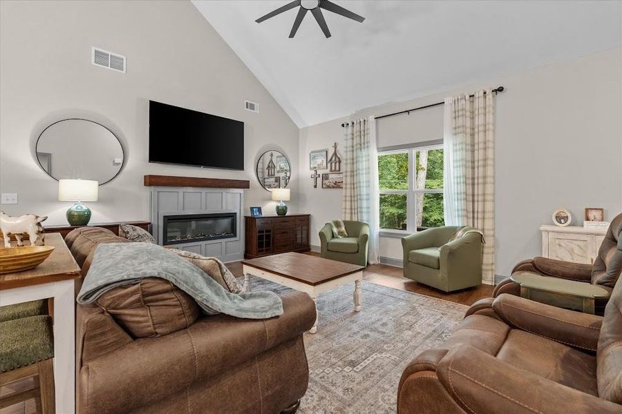 Furnished interior view inside a new home in , Villa Rica (Image 10).