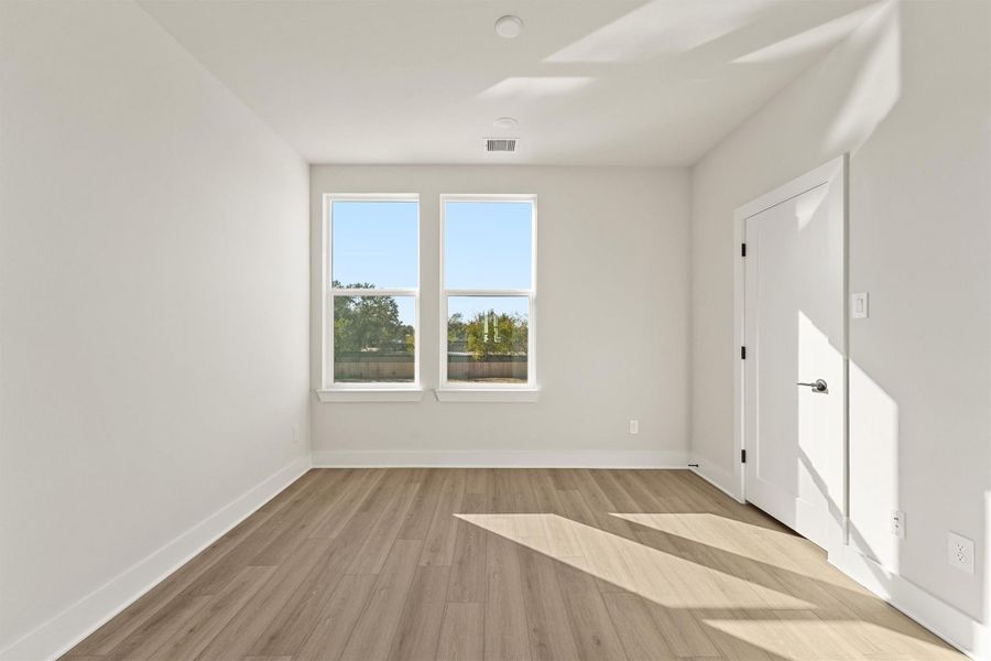 Spacious, unfurnished interior of a new home in Jesselton Square at Creekmont, Houston (Image 13). Spacious, unfurnished interior of a new home in Jesselton Square at Creekmont, Houston (Image 13).