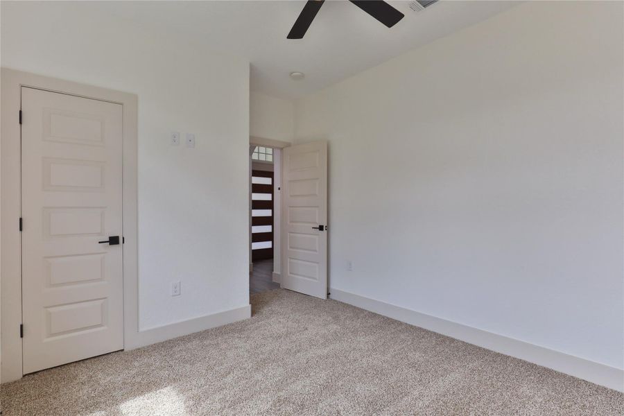 Spacious, unfurnished interior of a new home in , Lake Jackson (Image 17).