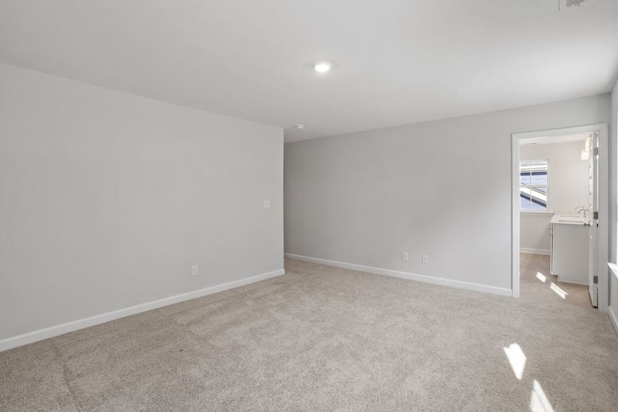 Spacious, unfurnished interior of a new home in Sweetbrier, Durham (Image 30).