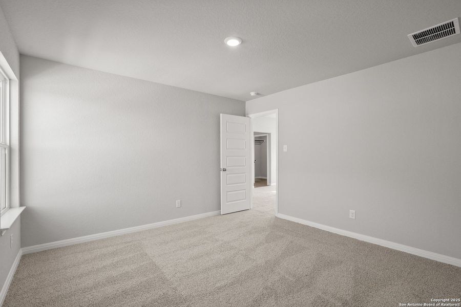 Spacious, unfurnished interior of a new home in Applewhite Meadows, San Antonio (Image 25).
