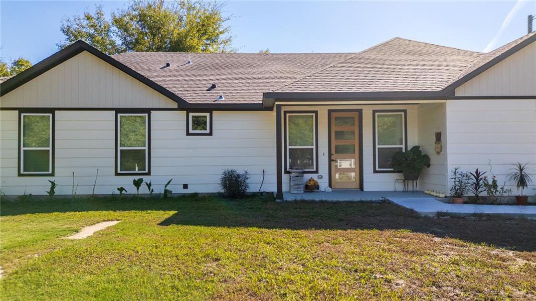 Exterior details and patio area of a home in , Wills Point (Image 3).