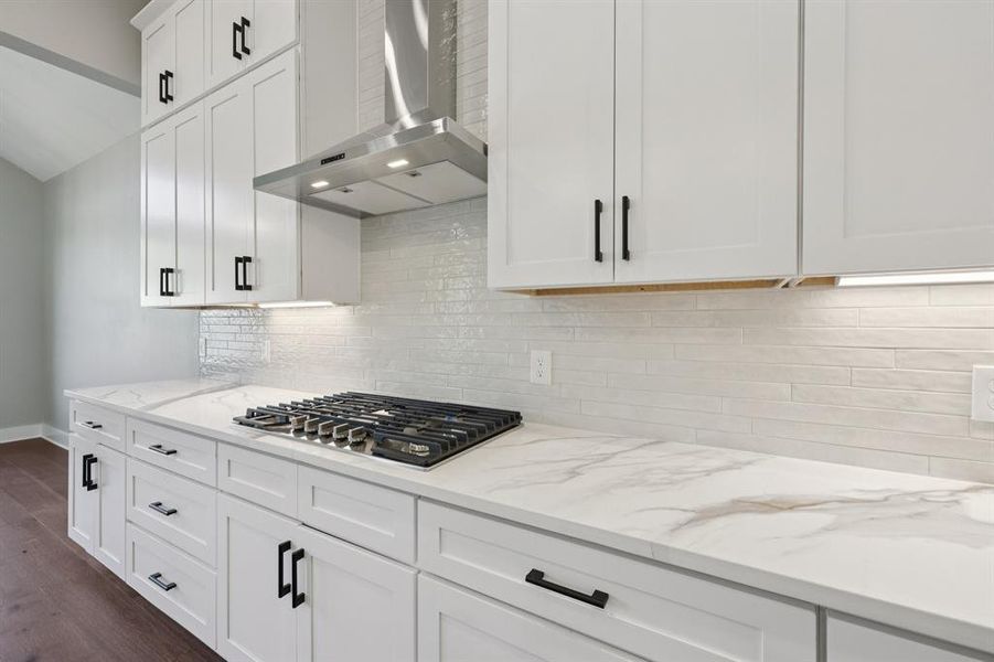 Furnished interior view inside a new home in , Grapevine (Image 10).
