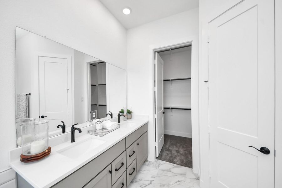 Furnished interior view inside a new home in Meridiana 50's, Manvel (Image 15).