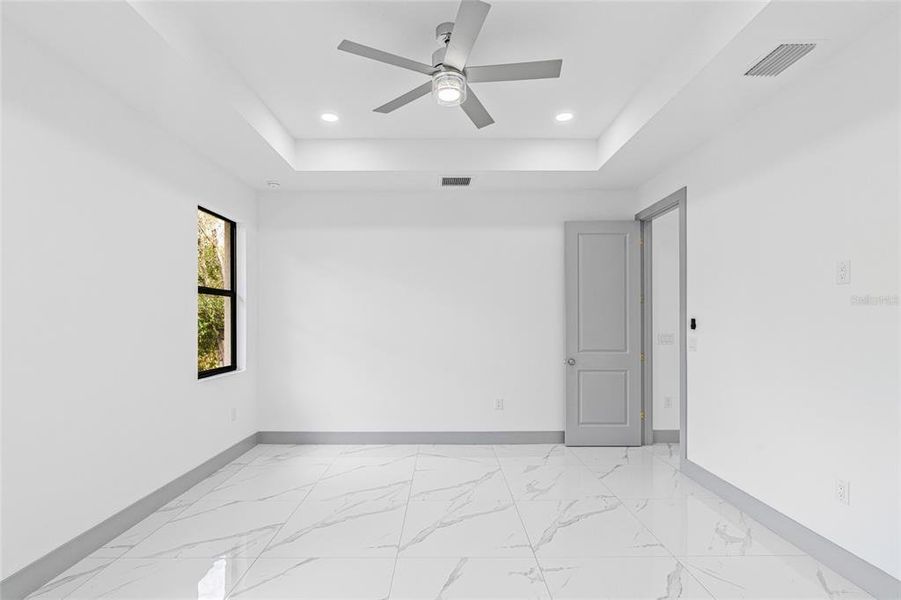 Spacious, unfurnished interior of a new home in , Port Charlotte (Image 21).