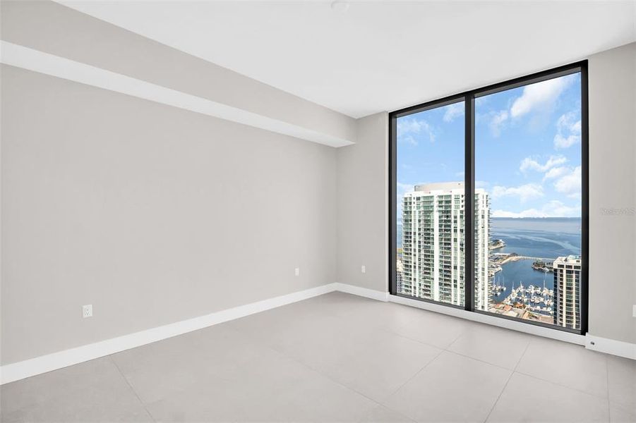 Spacious, unfurnished interior of a new home in , St. Petersburg (Image 63).