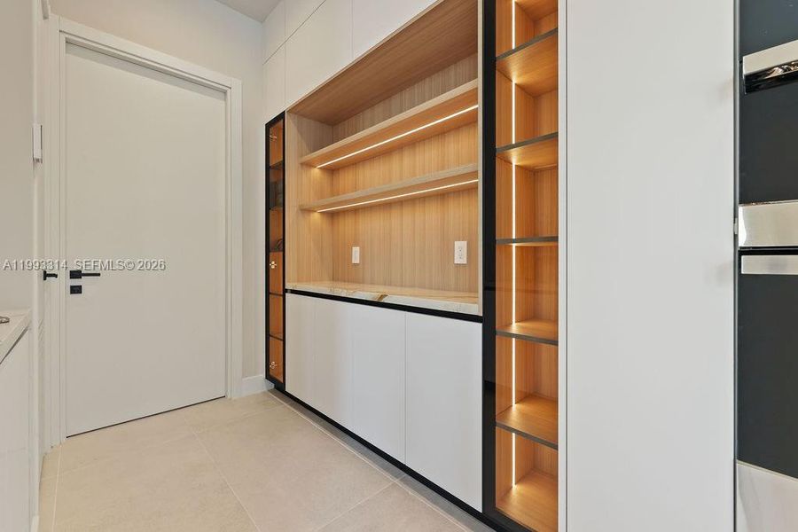 Close-up of interior finishes inside a home in , Fort Lauderdale (Image 17).