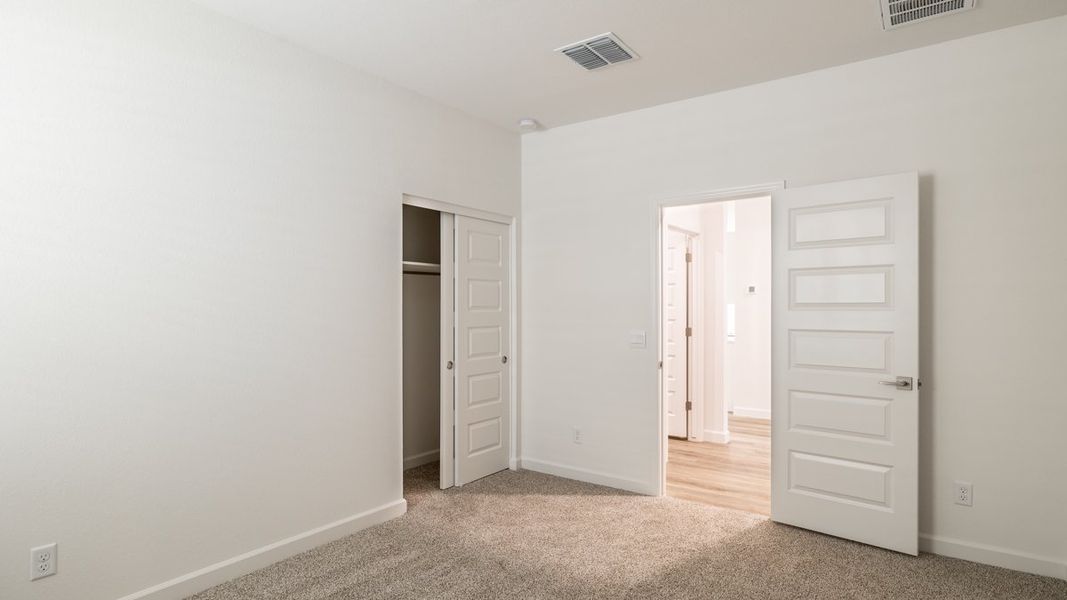 Spacious, unfurnished interior of a new home in Zanjero Pass, Waddell (Image 14).