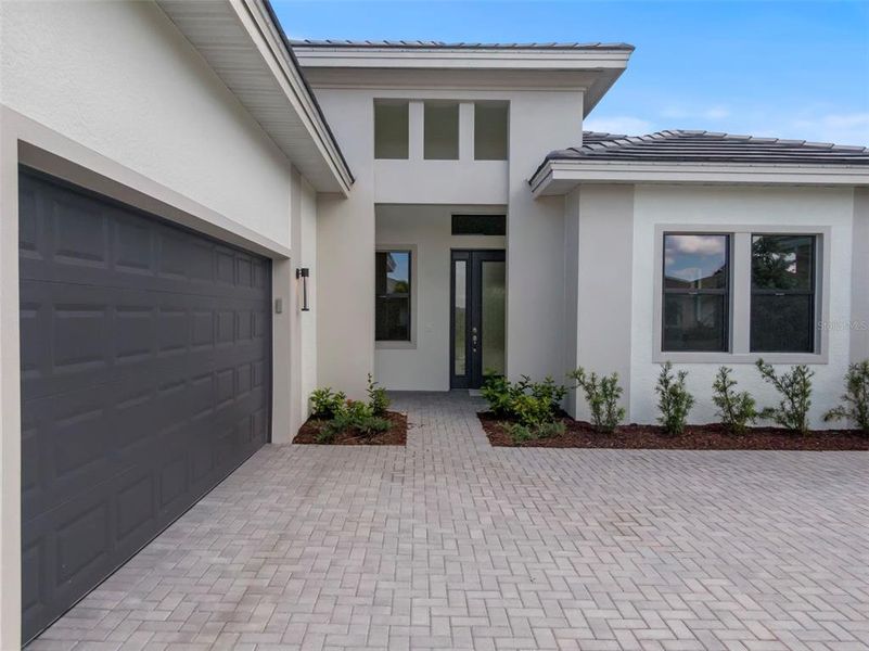 Exterior details and patio area of a home in Cresswind Lakewood Ranch, Lakewood Ranch (Image 4).