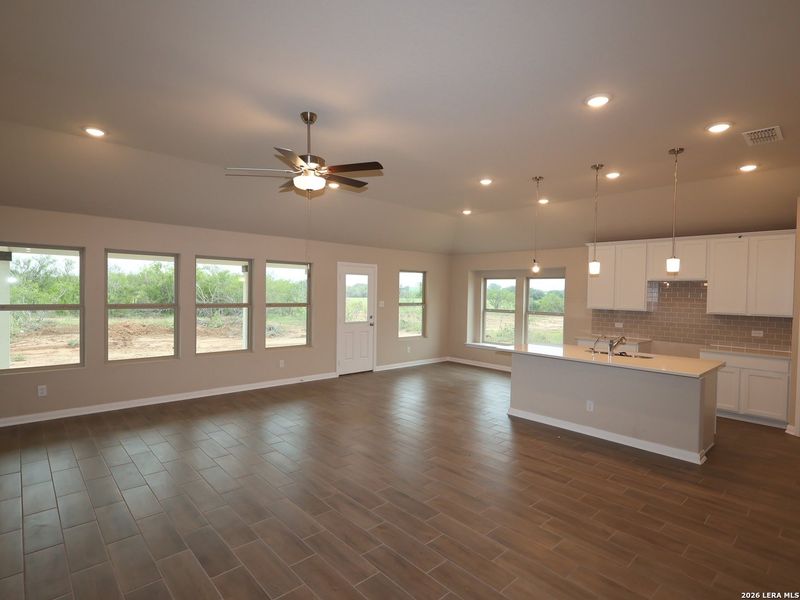 Spacious, unfurnished interior of a new home in Chaparral Ranch, Floresville (Image 15).