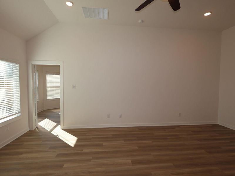 Spacious, unfurnished interior of a new home in Summerview, Fulshear (Image 28).