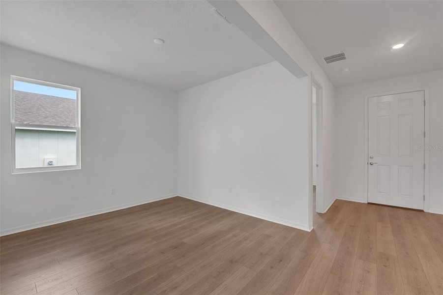 Spacious, unfurnished interior of a new home in Tuscan Hills, Dade City (Image 37).