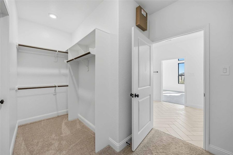 Spacious, unfurnished interior of a new home in Sienna, Missouri City (Image 14).