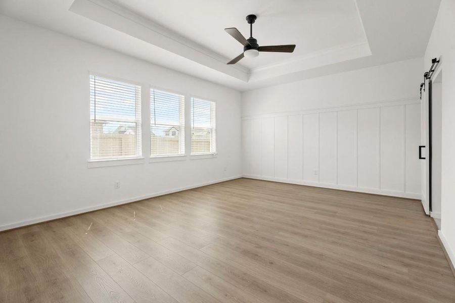 H-U-G-E primary suite - just look at the stunning ceiling & feature wall!