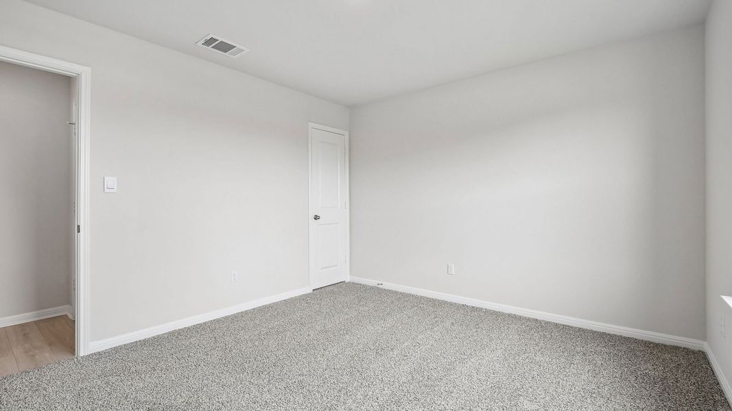 Spacious, unfurnished interior of a new home in Thunder Rock, Marble Falls (Image 30).