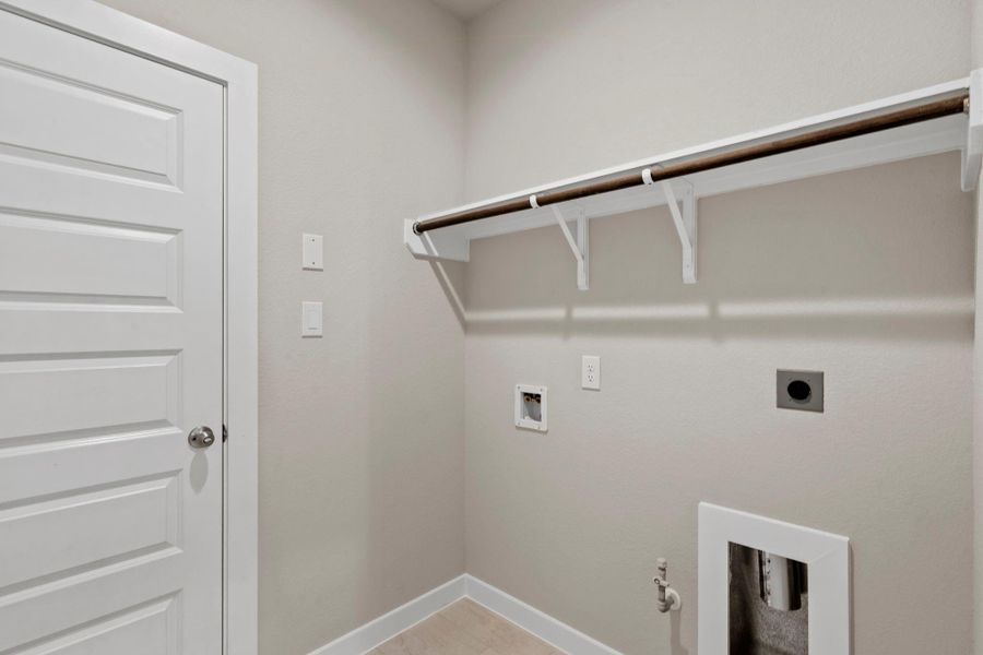 Spacious, unfurnished interior of a new home in Briarwood Crossing, Rosenberg (Image 27).