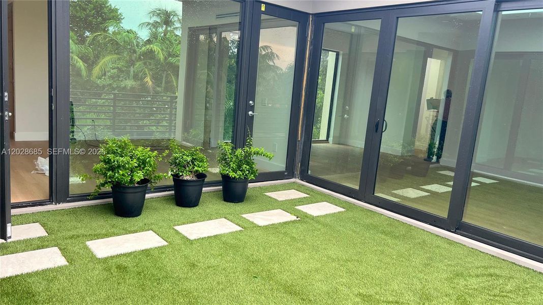 Exterior details and patio area of a home in , Fort Lauderdale (Image 23).