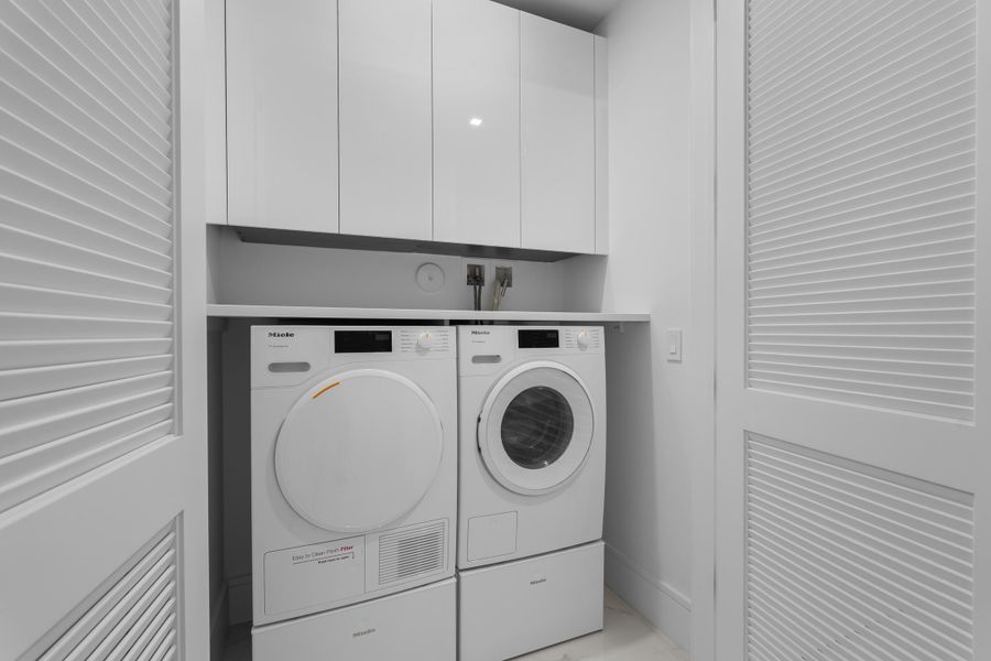 220 Lake Shore Dr 1210 Lake Park FL 39