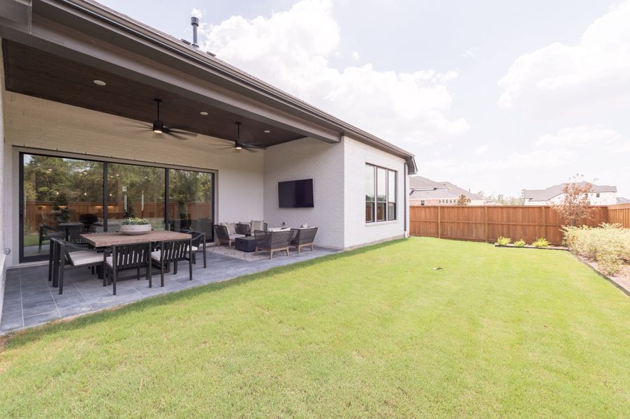 Representative exterior details of a home built from the Carignan by Tri Pointe Homes in Sienna 80′, Missouri City (Image 26).
