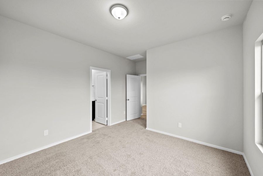 Spacious, unfurnished interior of a new home in Creekhaven, Rosharon (Image 16).