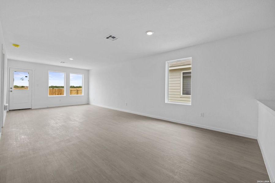 Spacious, unfurnished interior of a new home in Spring Grove, St. Hedwig (Image 17).