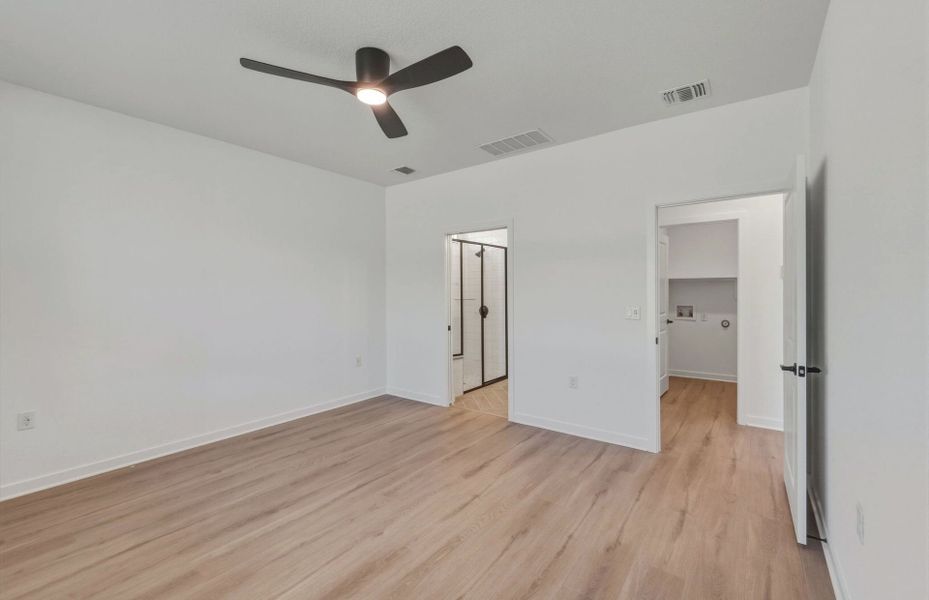 Spacious, unfurnished interior of a new home in Sun City Texas, Georgetown (Image 30).