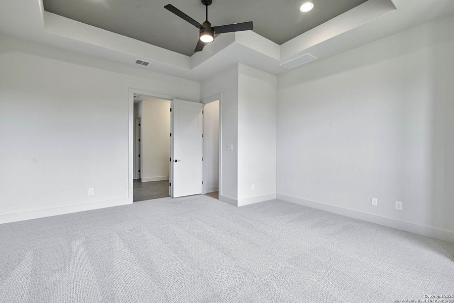 Spacious, unfurnished interior of a new home in Kinder Ranch 70's, San Antonio (Image 20).