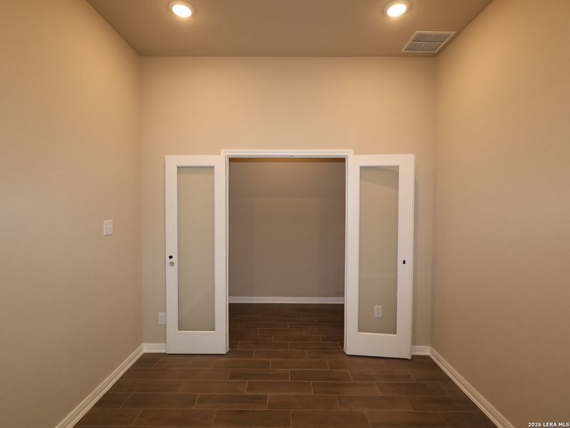 Spacious, unfurnished interior of a new home in Chaparral Ranch, Floresville (Image 12).