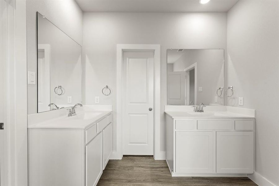 17. 1929 Saphire - Bath 17. 1929 Saphire - Bath