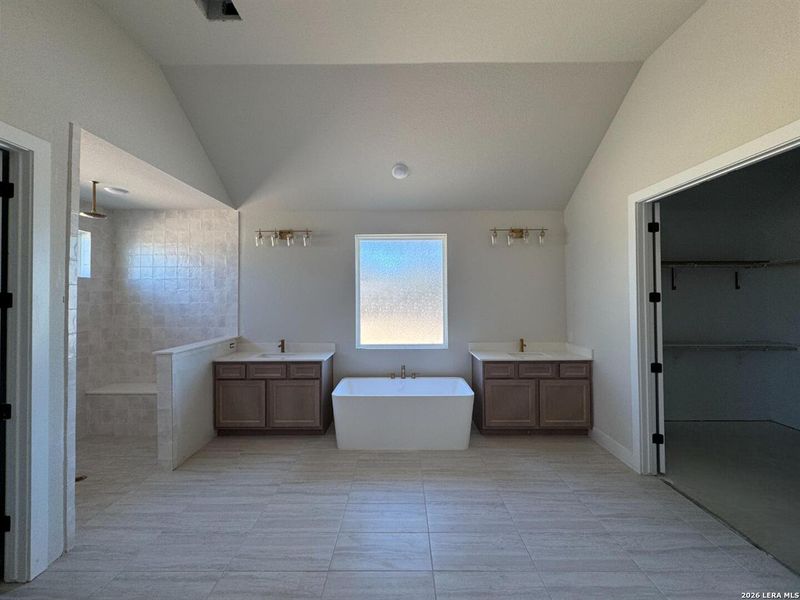 Furnished interior view inside a new home in Waldsanger, New Braunfels (Image 8).