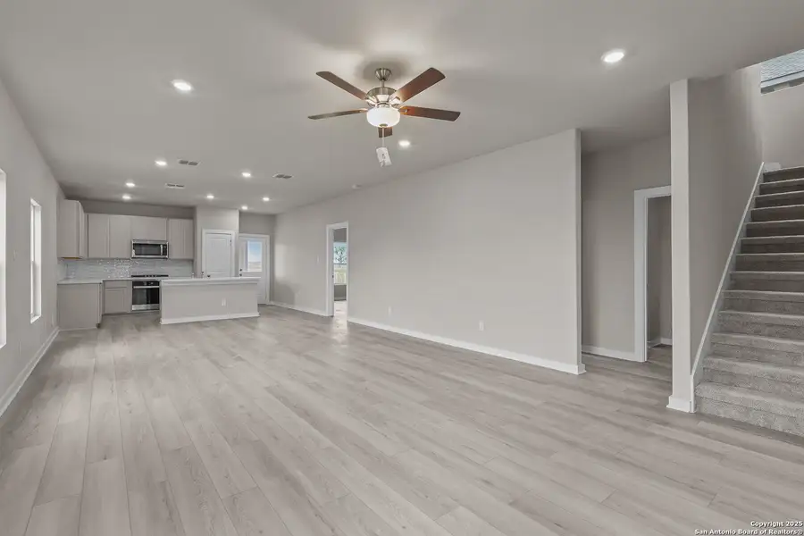 Spacious, unfurnished interior of a new home in Garden Grove, San Antonio (Image 19).