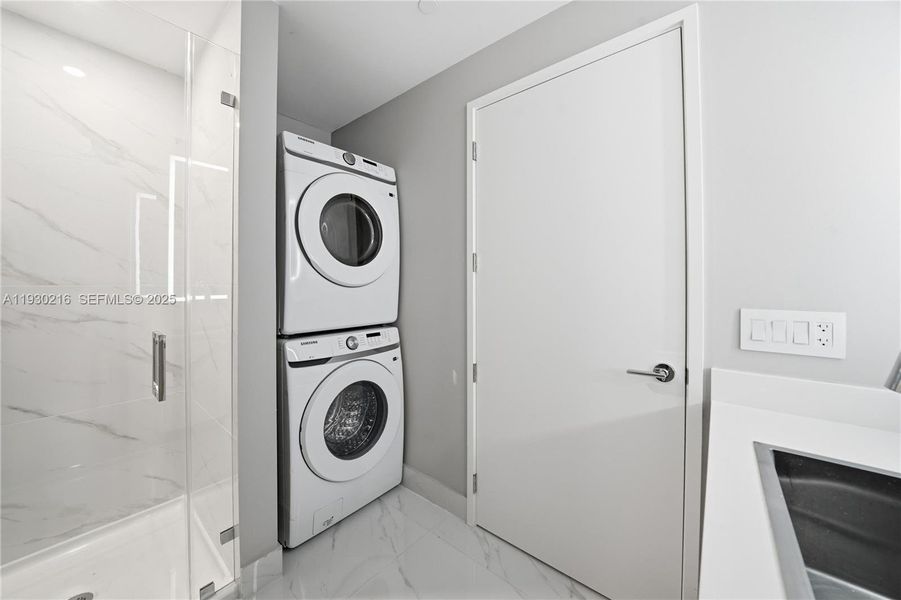 Full Bathroom in Bonus Room