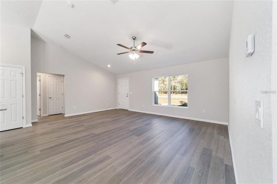 Spacious, unfurnished interior of a new home in , Dunnellon (Image 23).