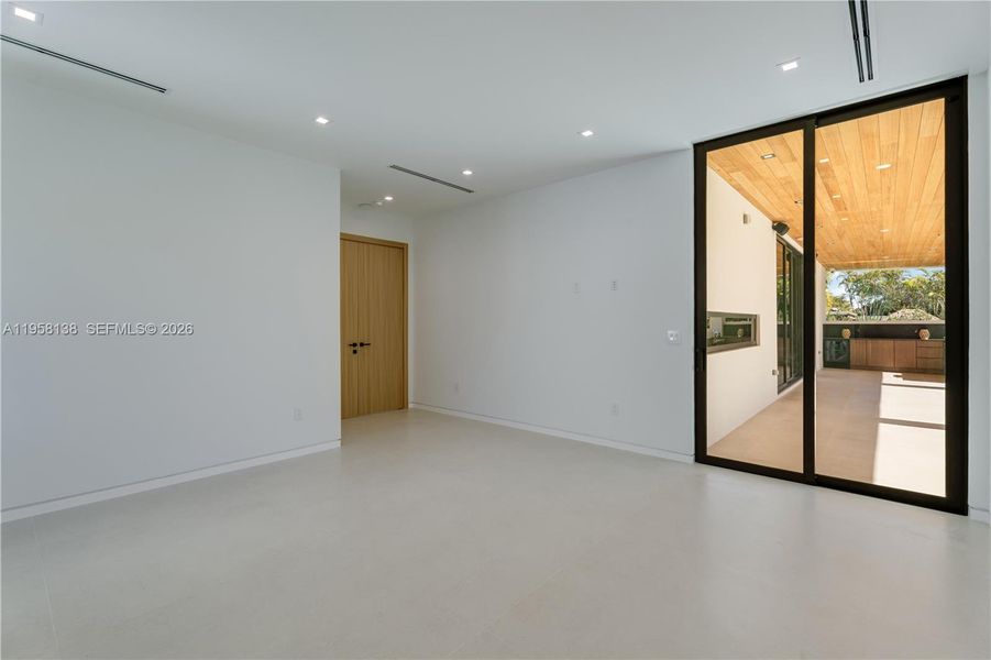 Spacious, unfurnished interior of a new home in , Miami (Image 23).