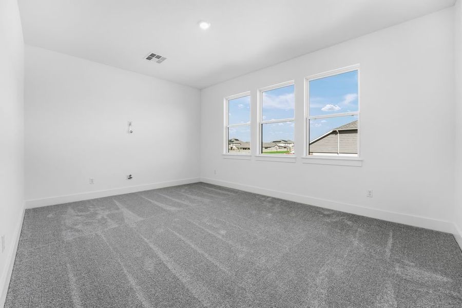 Spacious, unfurnished interior of a new home in Santa Rita Ranch, Liberty Hill (Image 17).