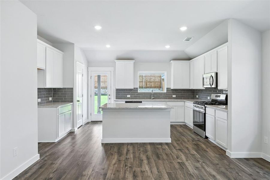 Furnished interior view inside a new home in Simpson Crossing, McKinney (Image 5).
