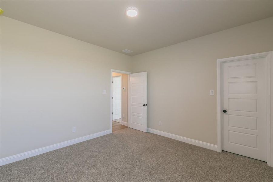 Spacious, unfurnished interior of a new home in , Alvarado (Image 17).