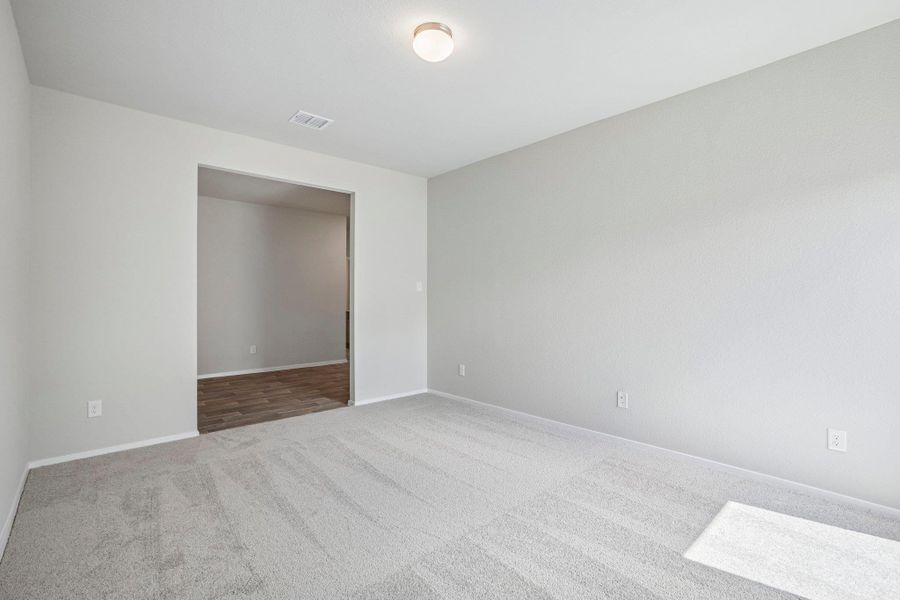Spacious, unfurnished interior of a new home in Cloverleaf, Austin (Image 33).