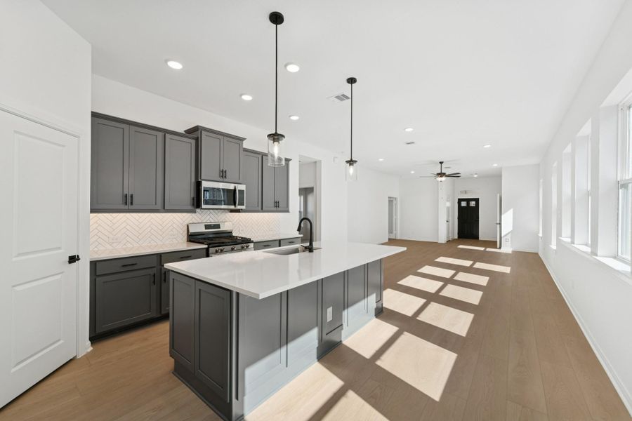 Furnished interior view inside a new home in The Grand Prairie 40’, Hockley (Image 8).